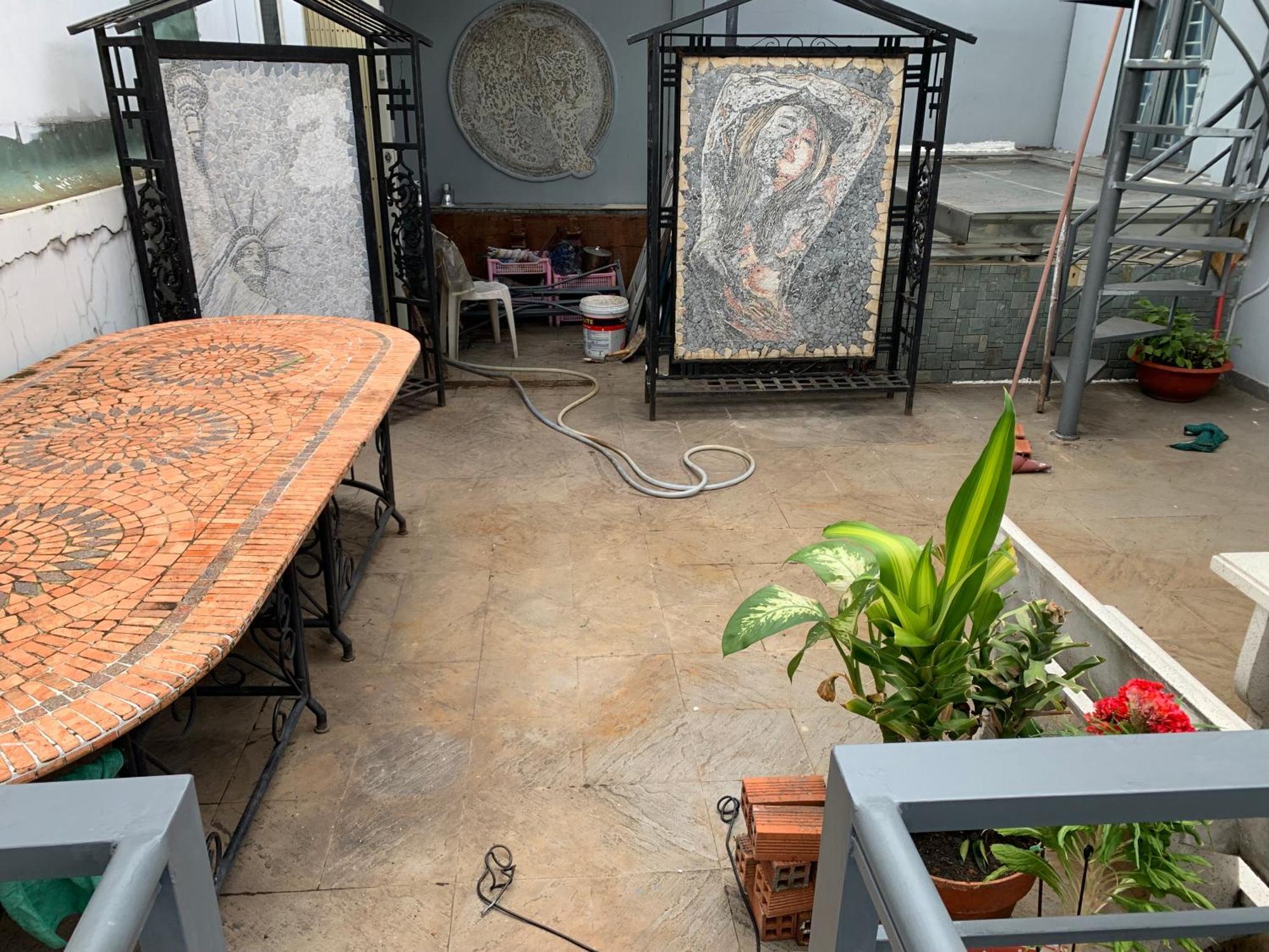 Royal With Airy & Spacious Balcony Couette-café *
